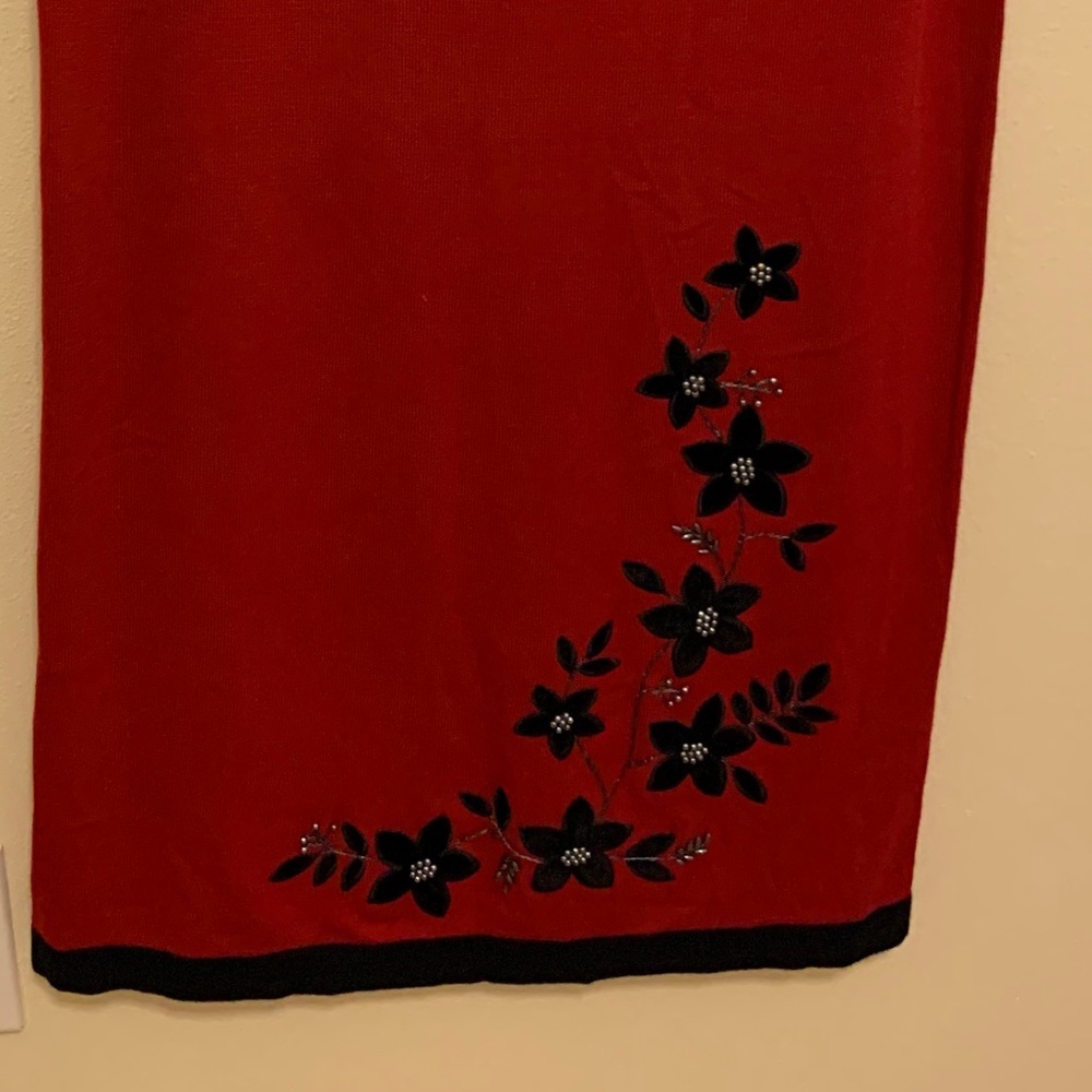 Maxi-skirt with black velvet and silver apliques